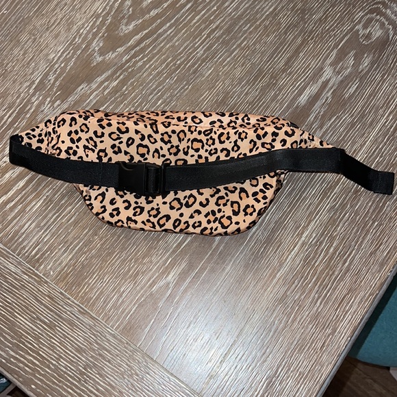 NWOT Anthropology Wouf Leopard Print Crossbody Bag - Picture 5 of 5